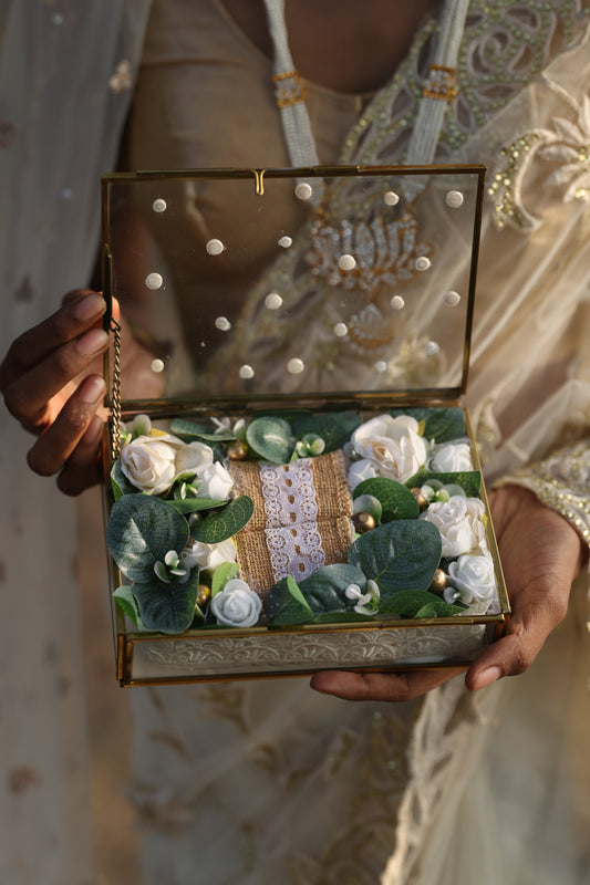 Paloma ring holder
