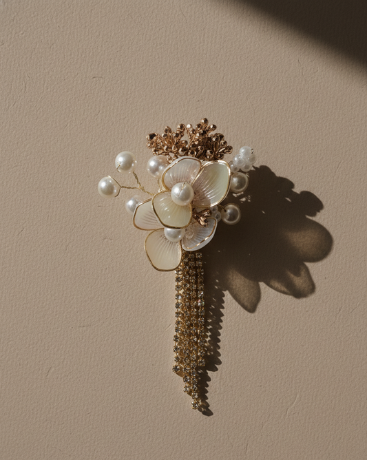 Lumiere Boutonniere