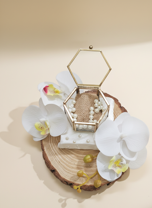 Amour essence ring holder