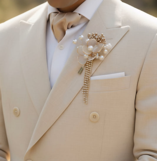 Lumiere Boutonniere